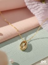The Glamorous Golden Shell Necklace With Anti-Tarnish Coating