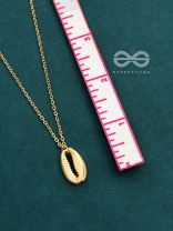 The Glamorous Golden Shell Necklace With Anti-Tarnish Coating
