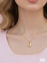 The Glamorous Golden Shell Necklace With Anti-Tarnish Coating