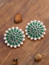 The headturner's blissful Emerald-Pearl statement earrings