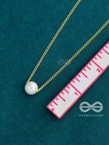 The Dainty Pearl Neckpiece - Golden