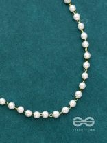 The Pearls of Elegance - Golden Statement Neckpiece