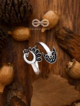 The Intricate Peacock Toe Ring - Tiny Trinket Collection