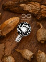 THE ARTSY MOTIFS - NON-PIERCED NOSEPIN (OFF WHITE )