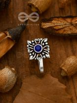 THE GEOMETRIC MOTIFS - INTRICATE NON PIERCED NOSE-PIN (Royal blue)