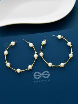 Pearl In The Gap- statement gold and pearl open hoops