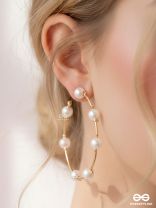 Pearl In The Gap- statement gold and pearl open hoops