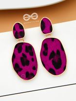 THE CHIC LEOPARDS - GOLDEN DANGLER EARRINGS (Magenta)