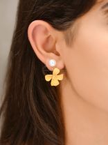 A FLORAL DELIGHT STATEMENT - PEARL EARRINGS