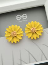 BLOOMING BLOSSOMS - Statement Stud Earrings (Bumblebee)
