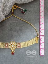 THE ETHERAL ELEGANCE - SET OF STATEMENT CHOKER AND EARRINGS (Pastel pink)