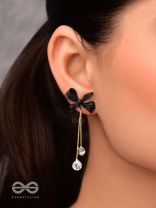Shooting Stars- Black and Golden Solitaire Studded Earrings