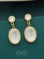 The Magic Mirror- Classy Golden Earrings (Pearl White)