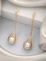 The Hanging Moon- Golden Pearl Earrings