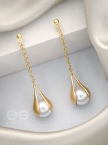 The Hanging Moon- Golden Pearl Earrings
