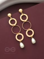 The Drizzly Loops- Golden Pearl Earrings