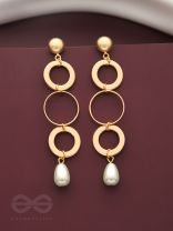 The Drizzly Loops- Golden Pearl Earrings