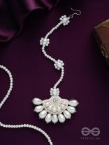 SAIKAVALI - DECORATED WITH PEARLS - STONE, BEADS AND PEARLS EMBROIDERED MAANGTIKA