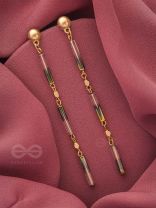 Day In, Day Out-Golden Resin Earrings (Ivory White and Lead Black)