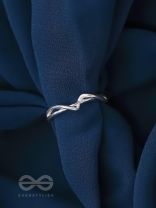 The Twisted Vine- Elegant Silver Ring