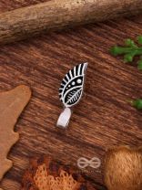 LEAFY WHISPERS - OXIDISED NON-PIERCED NOSERING