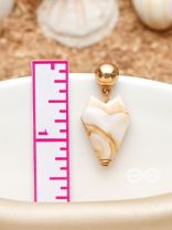 The Chic Shell- Golden Embellished Earrings