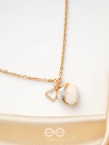 The Beach Romance- Golden Embellished Necklace With Anti-Tarnish Coating