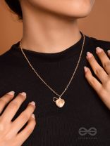 The Beach Romance- Golden Embellished Necklace With Anti-Tarnish Coating