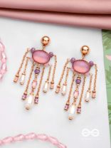 THE SHOWER OF ELEGANCE - CLASSIC PEARL EARRINGS