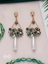 THE WILD HANGINGS - TRIANGLE DROP EARRINGS (GREEN)
