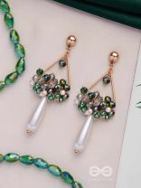 THE WILD HANGINGS - TRIANGLE DROP EARRINGS (GREEN)