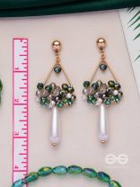 THE WILD HANGINGS - TRIANGLE DROP EARRINGS (GREEN)