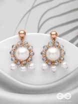 THE RADIATING CLOUDS - CLASSIC PEARL EARRINGS