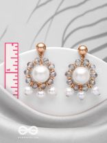 THE RADIATING CLOUDS - CLASSIC PEARL EARRINGS