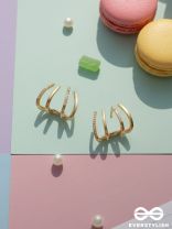 CLAWS OF DESTINY - GOLDEN STUD EARRINGS