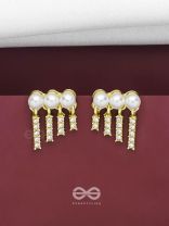 SWINGIN IN WIND - GOLDEN PEARL EARRINGS