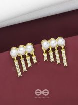 SWINGIN IN WIND - GOLDEN PEARL EARRINGS
