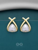 ENTANGLED IN LOVE - CASUAL GOLDEN STUDS