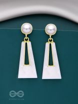 A SASS A DAY - WHITE & GOLDEN DROP EARRINGS 