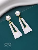 A SASS A DAY - WHITE & GOLDEN DROP EARRINGS 