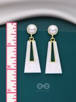 A SASS A DAY - WHITE & GOLDEN DROP EARRINGS 