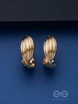 LEVELING IT UP - STATEMENT GOLDEN HOOPS