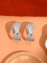 LEVELING IT UP - STATEMENT SILVER HOOPS