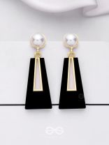 A SASS A DAY - BLACK & GOLDEN DROP EARRINGS 