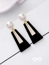 A SASS A DAY - BLACK & GOLDEN DROP EARRINGS 
