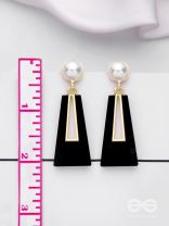 A SASS A DAY - BLACK & GOLDEN DROP EARRINGS 