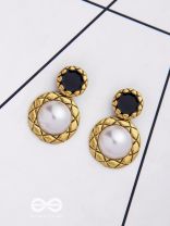 MIDNIGHT PEARL - STATEMENT DROP EARRINGS