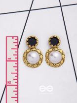 MIDNIGHT PEARL - STATEMENT DROP EARRINGS