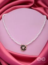 A GLISTENING BLACK PEONY - GOLDEN PEARL NECKPIECE 
