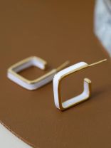 ONCE UPON A SQUARE - GOLDEN ENAMELLED EARRINGS (WHITE)